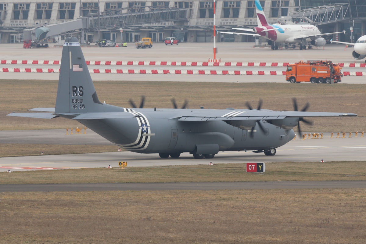 08-8601 | USAF United States Air Force | Lockheed Martin C-130J-30 Hercules | auf dem Weg zu einem Trainingsflug mit Fallschirmspringern im Bereich Rottenburg am Neckar