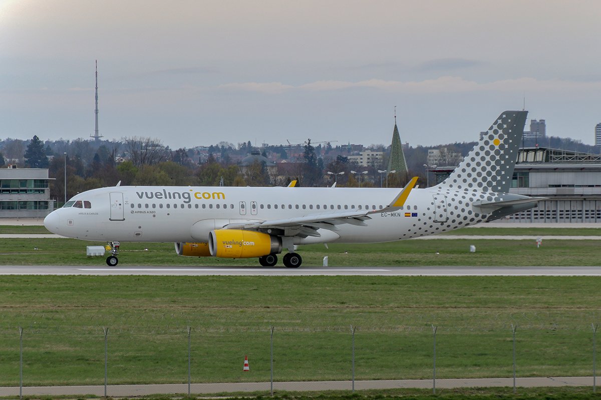 Vueling A320-200 EC-MKN