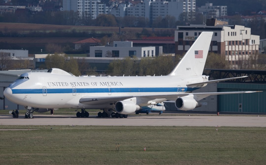 USAF E-4 74-1677