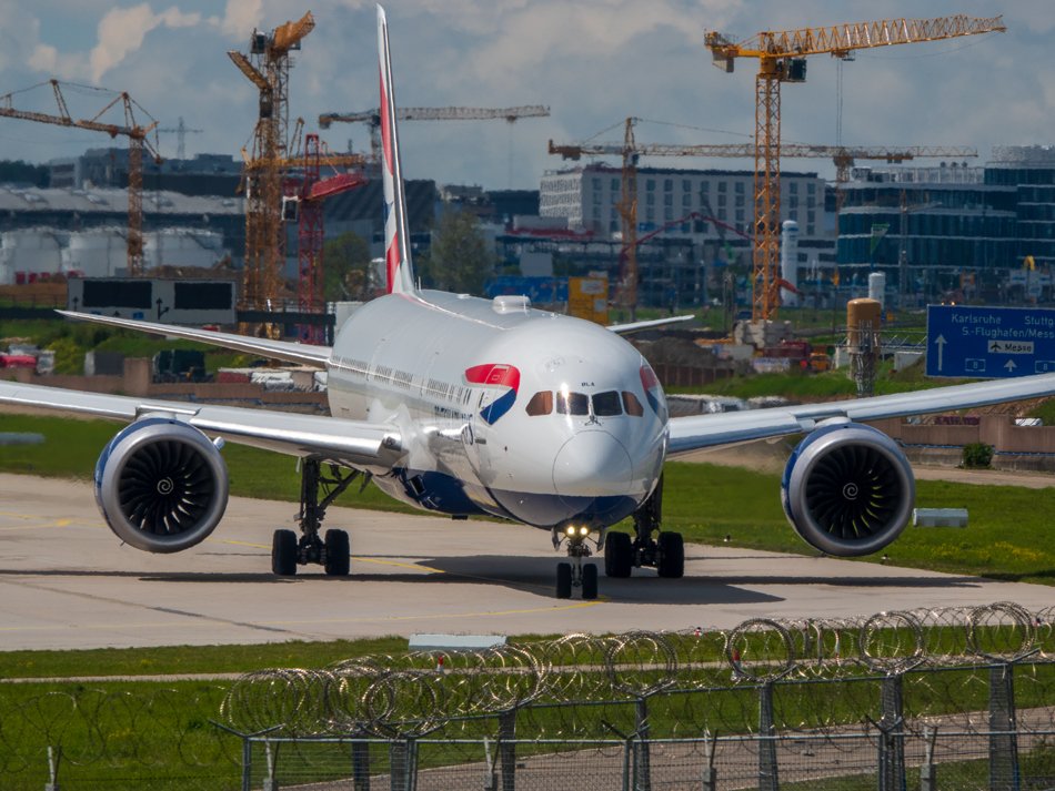 G-ZBLA British Airways Boeing 787-10 Dreamliner_SBB2579.jpg