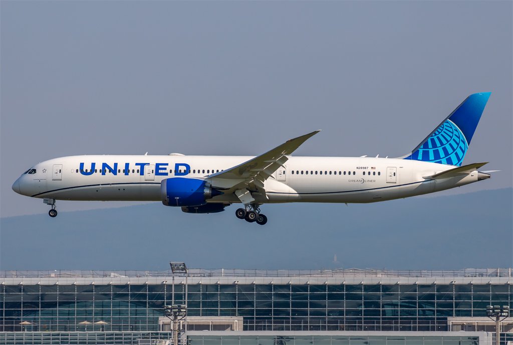 United Airlines / N28987 / Boeing 787-10 Dreamliner
