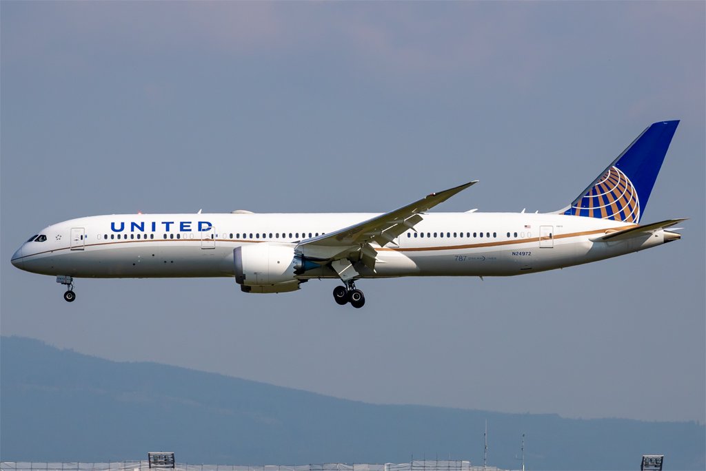 United Airlines / N24972 / Boeing 787-9 Dreamliner