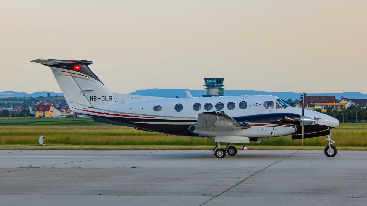 HB-GLS Lions Air Super 200 King Air