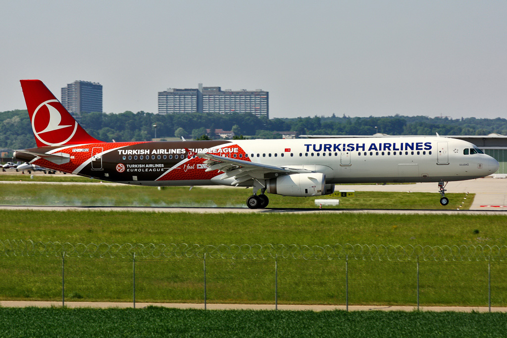 Turkish Airlines, Airbus A321-231, TC-JRO