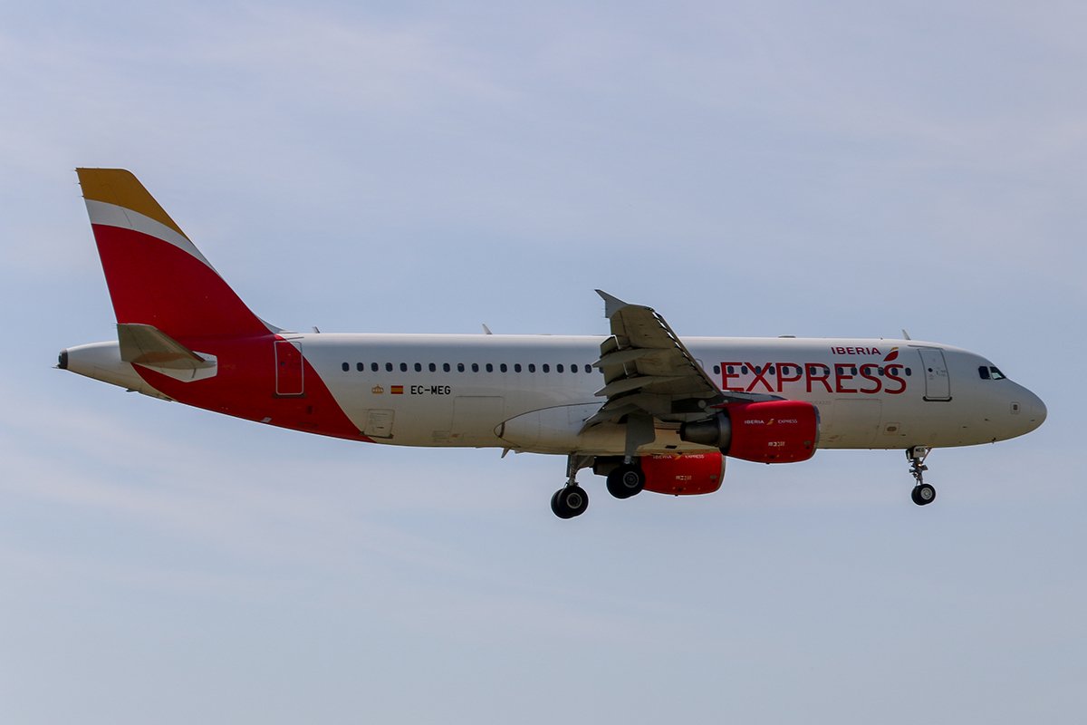 Iberia Express A320 EC-MEG