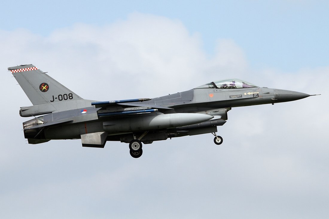Niederlande - Royal Air Force General Dynamics F-16AM Fighting Falcon J-008