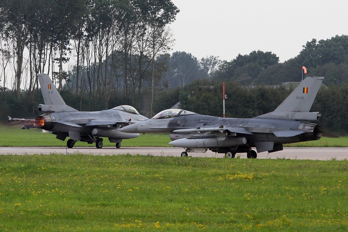 Belgian Air Force General Dynamics F-16AM Fighting Falcon FA-132 &amp; FA-127