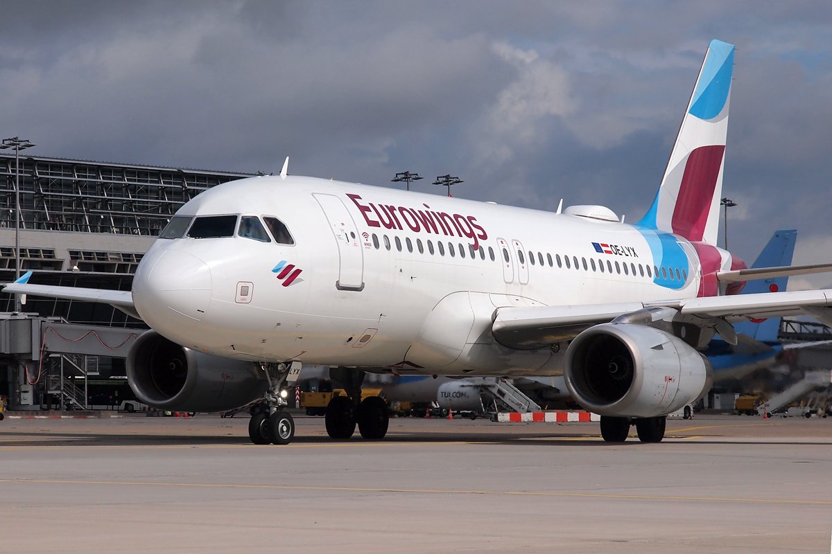 OE-LYX Eurowings Europe Airbus A319-100.JPG