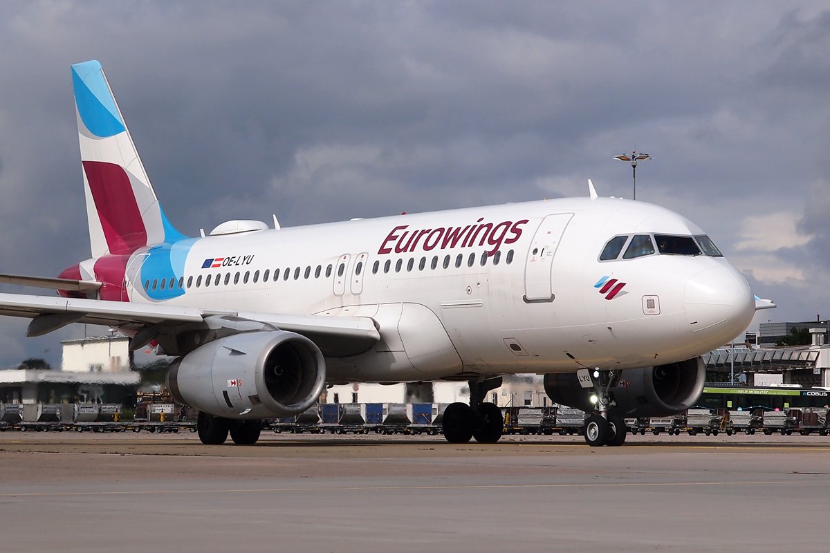OE-LYU Eurowings Europe Airbus A319-100.JPG