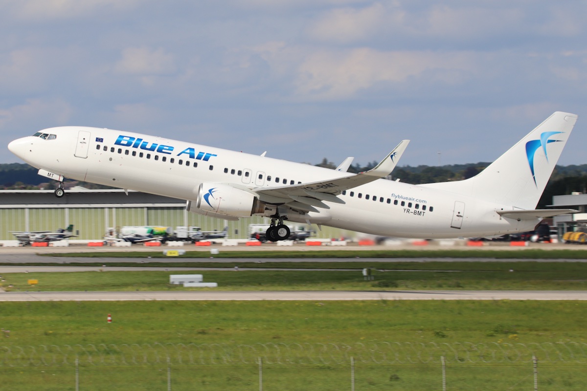 Boeing 737-808 YR-BMT Blue Air