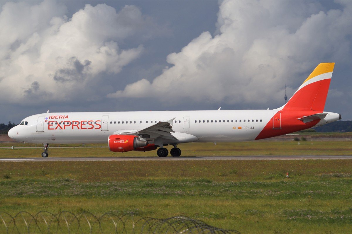 EC-JLI     A321-211    Iberia Express