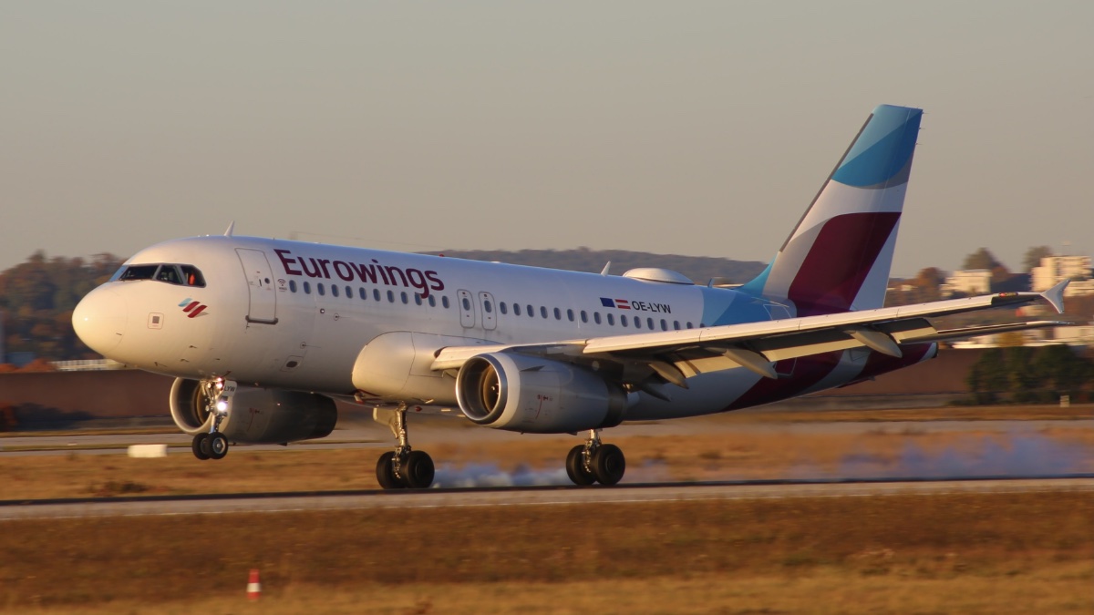 Eurowings OE-LYW A319-132