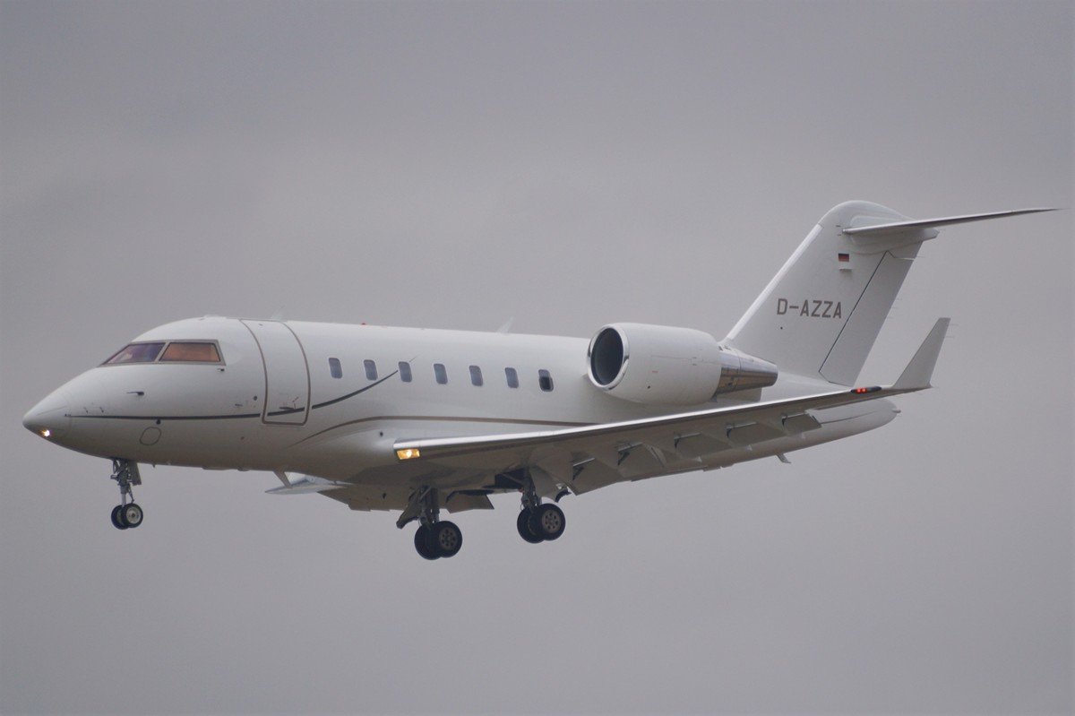 D-AZZA   CL-600-2B16  DC Aviation