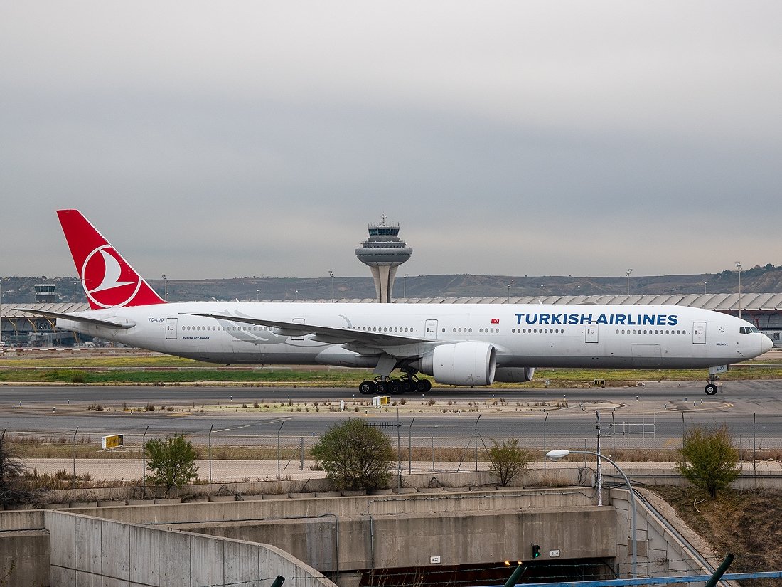 _SBB7717 TC-LJD Turkish Airlines Boeing 777-3F2ER.jpg