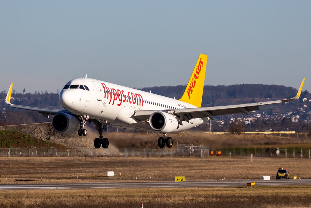 Pegasus Airlines / TC-DCD / Airbus A320-214