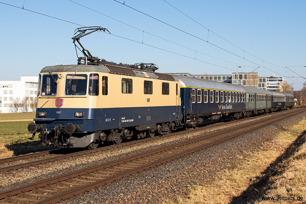 421387-080322b.jpg