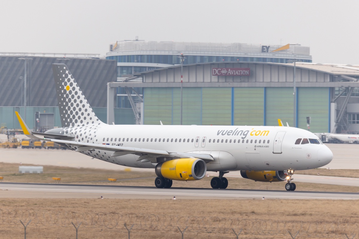 22-03-16_A320, EC-MDZ, VLG.jpg