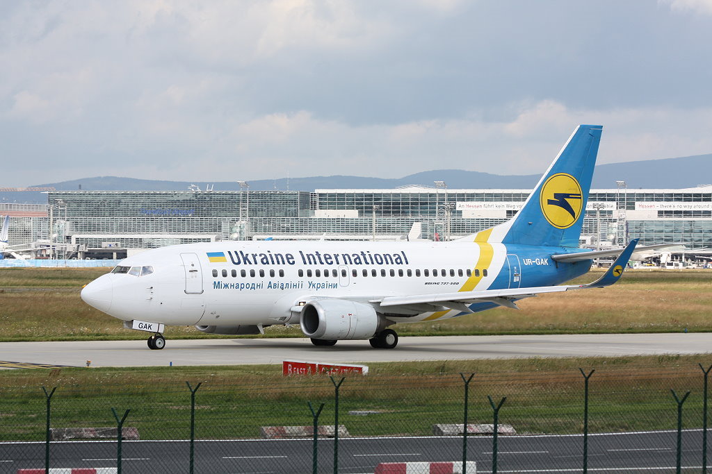 UR-GAK - 735w - Ukraine Int.