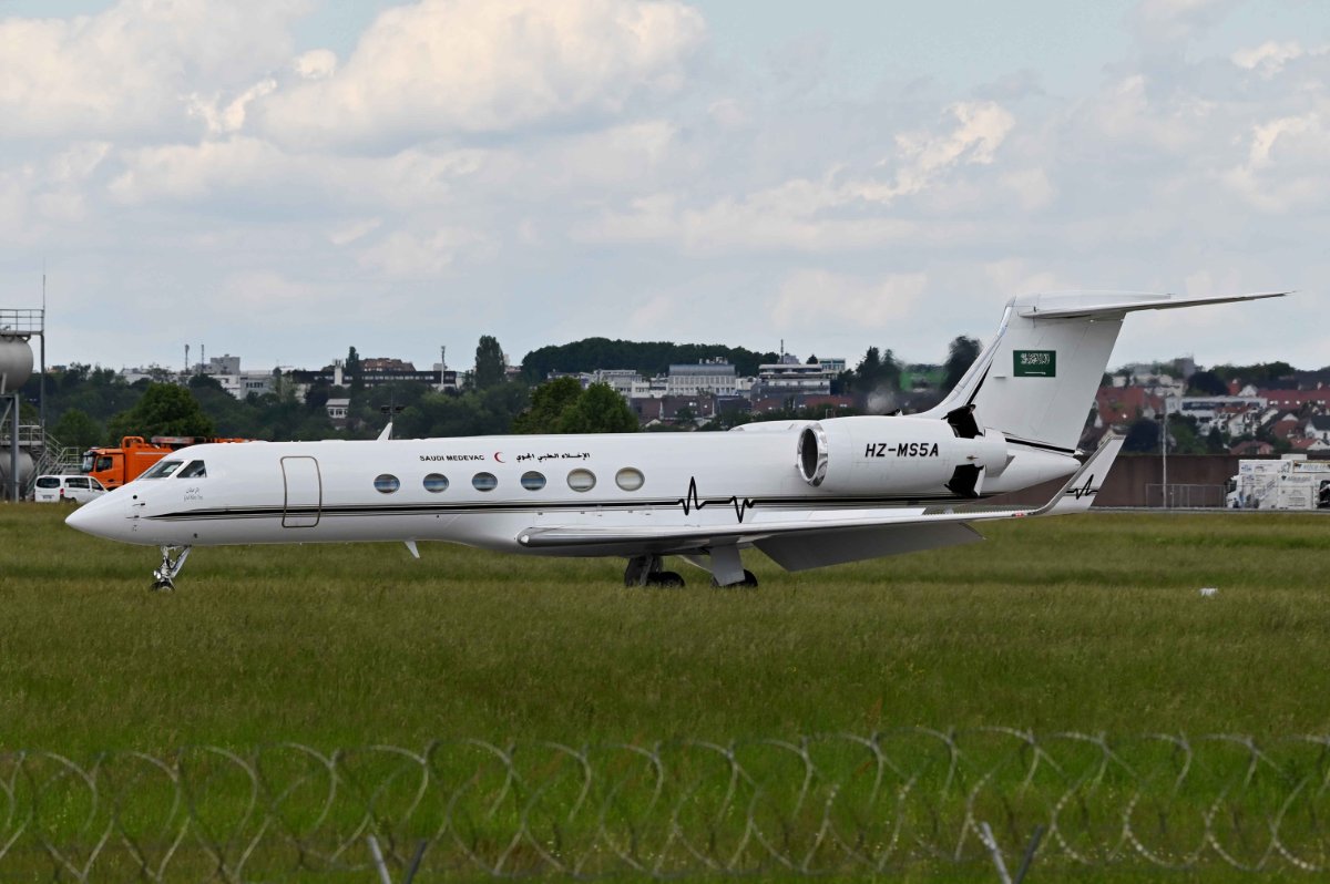 HZ-MS5A Saudi Arabia-Aeromedical Evacuation Gulfstream G-V 02.JPG