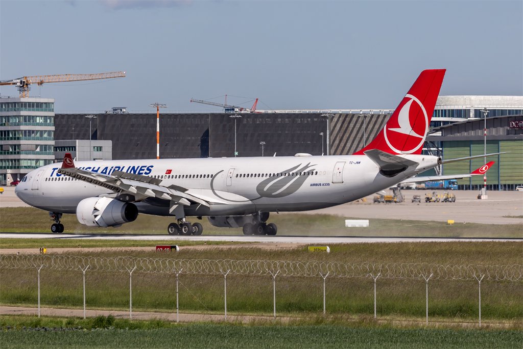 Turkish Airlines / TC-JNM / Airbus A330-343