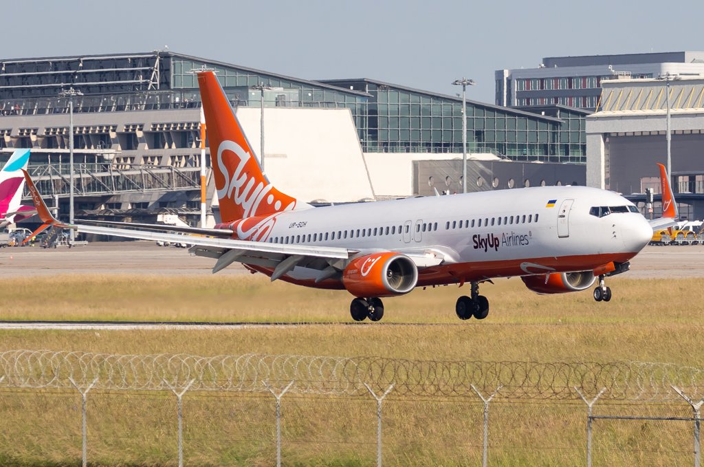 SkyUp Airlines / UR-SQH / Boeing 737-86Q