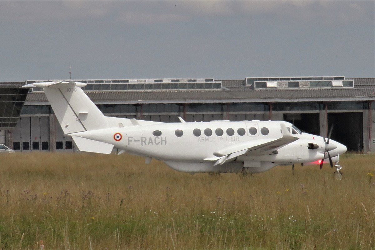 F-RACH/1030.  B350 King Air. Armee de l'Air