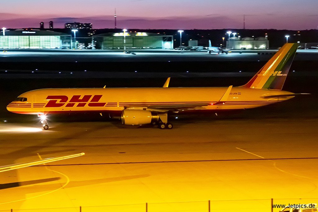OE-LNW040722c.jpg