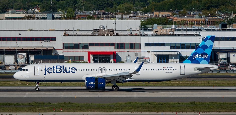 N2086J JetBlue Airways Airbus A321-271NX.jpg