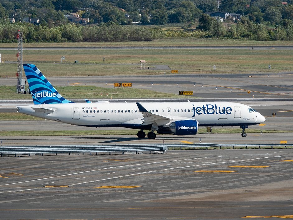 N3058J JetBlue Airways Airbus A220-300.jpg