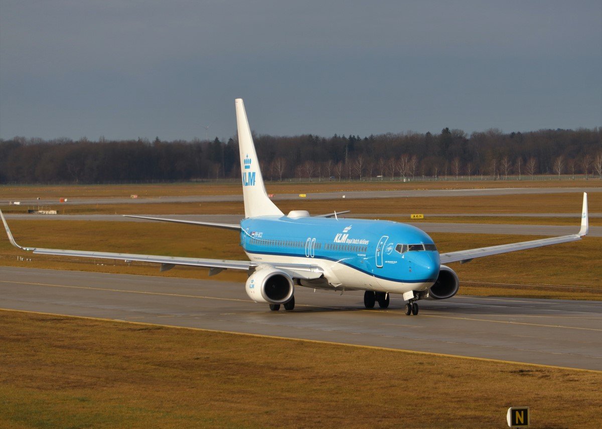 PH-BCL_KLM_B738.JPG