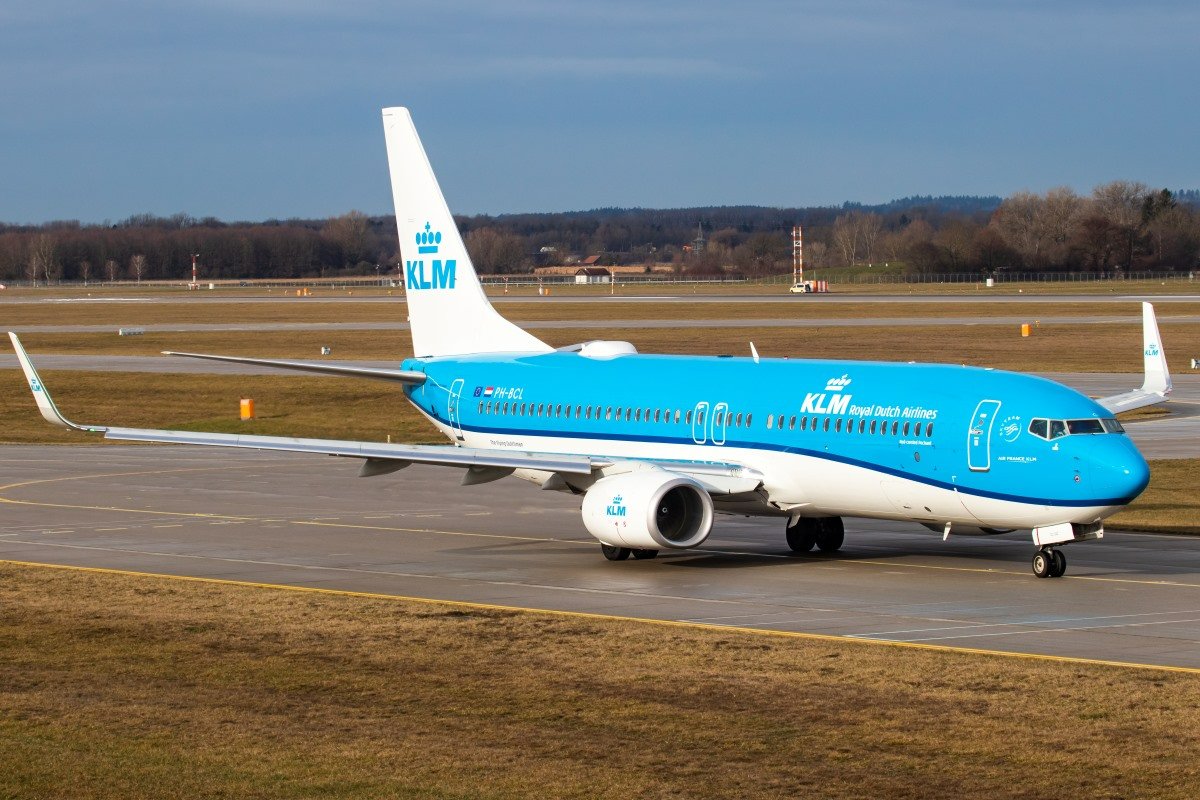Diese KLM B738 PH-BCL kam auch noch im Licht