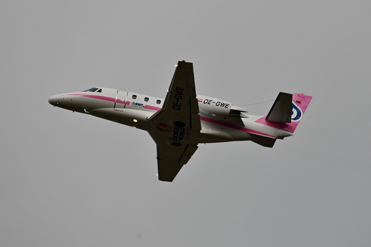 OE-GWE Salzburg Jet Aviation Cessna 560XL Citation Exel.JPG