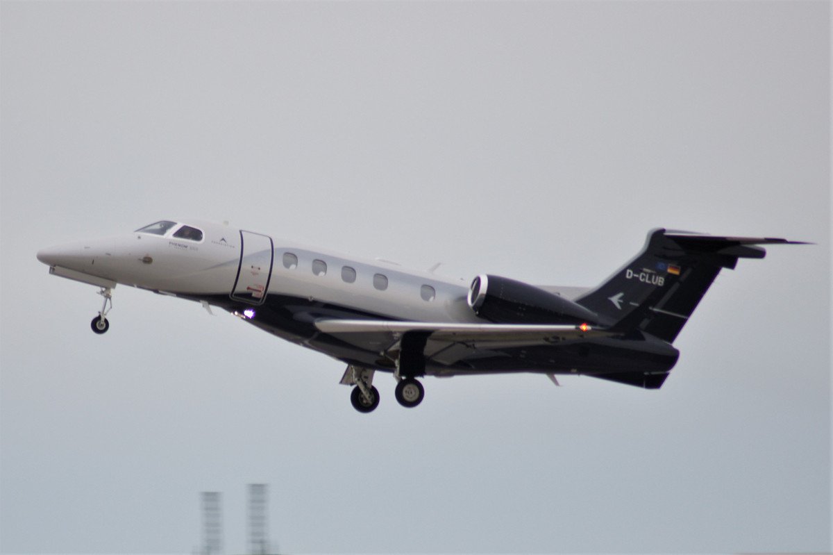 D-CLUB    Embraer 505 Phenom 300E  PADAviation