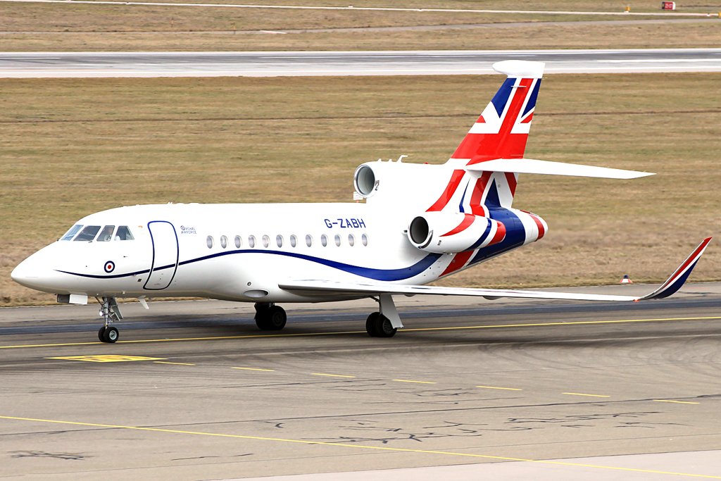 G-ZABH Royal Air Force (CenterLine Aviation) Dassault Falcon 900LX kam von der SIKO MUC