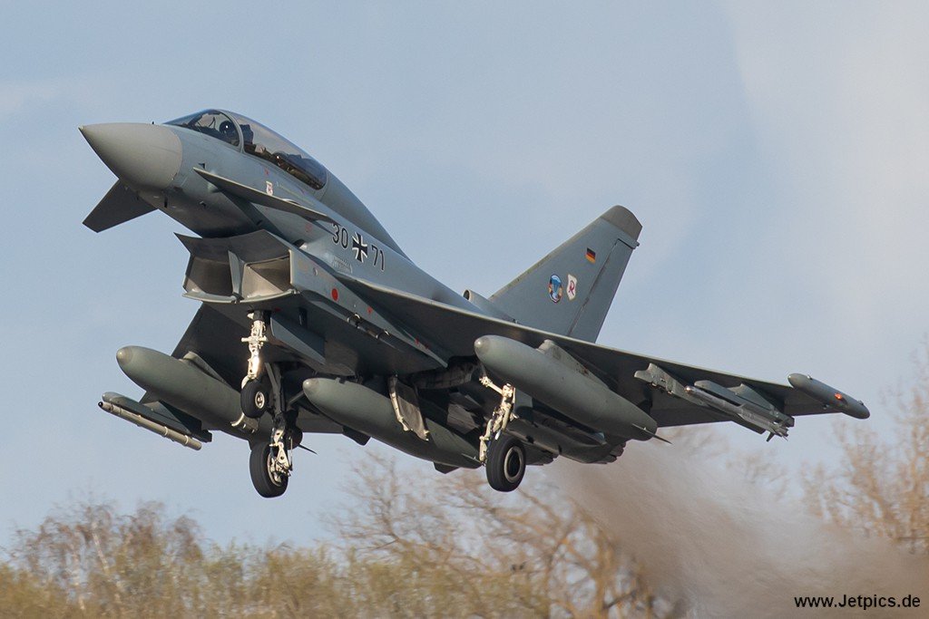 30+71110423a.jpg