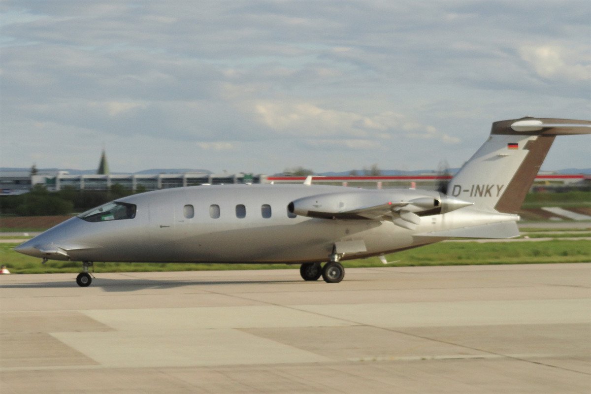 D-INKY P-180 Avanti AirGO