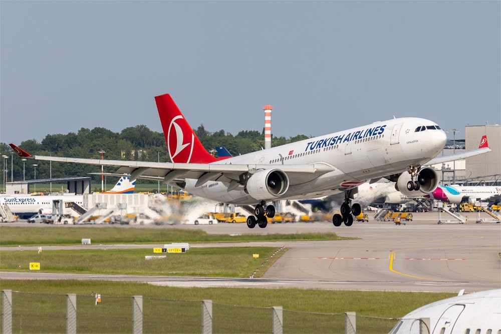 Turkish Airlines / TC-JIR / Airbus A330-223