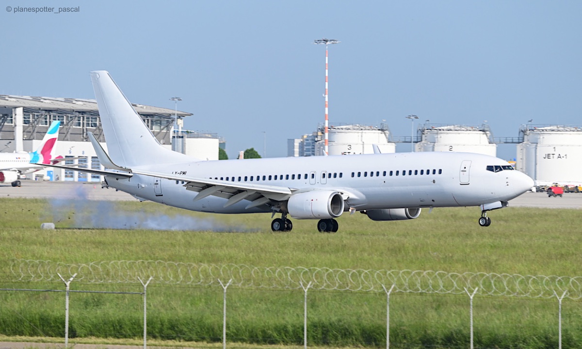 Klasjet / LY-PMI / B738