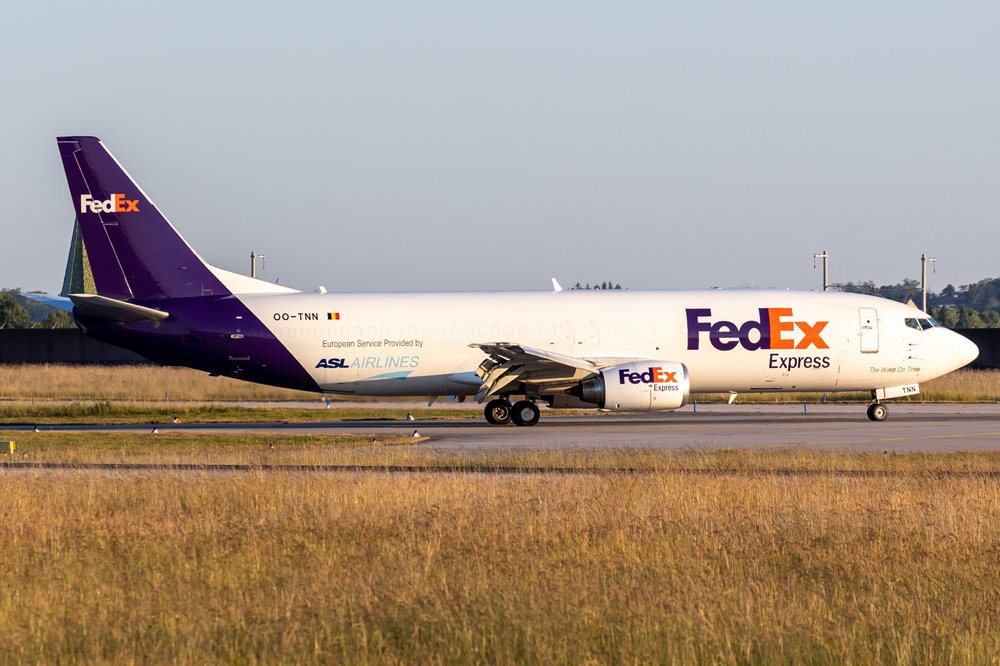 FedEx / OO-TNN / Boeing 737-45D(SF)