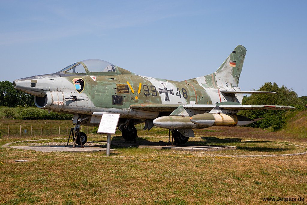 99-48110623.jpg