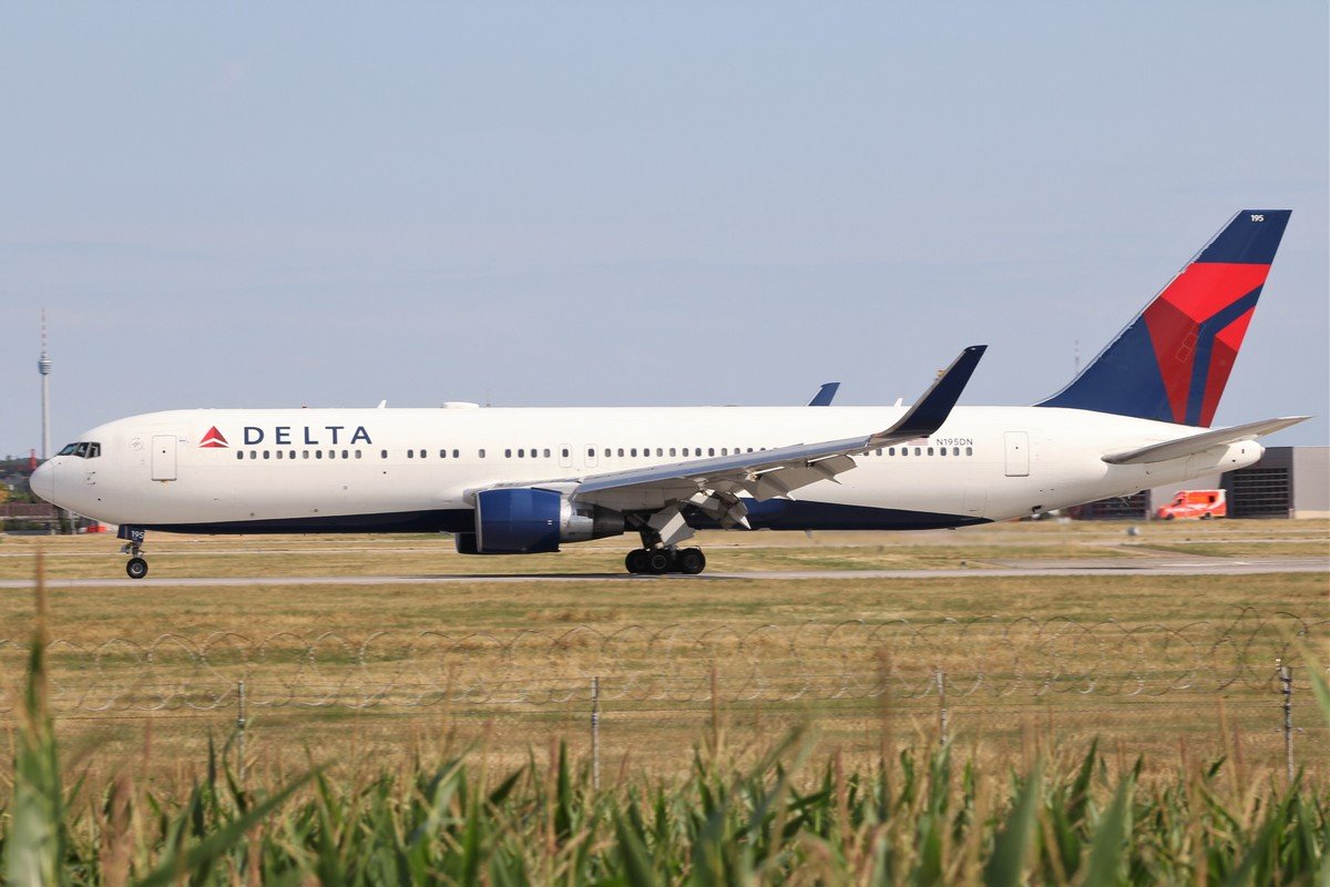 N195DN   767-332(ER)    Delta Airlines