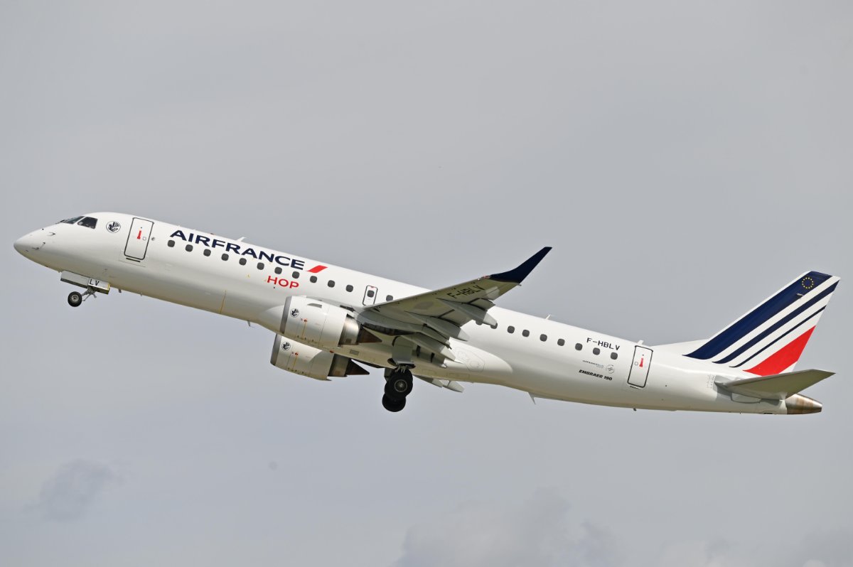 Air France HOP F-HBLV Embraer ERJ-190STD.JPG