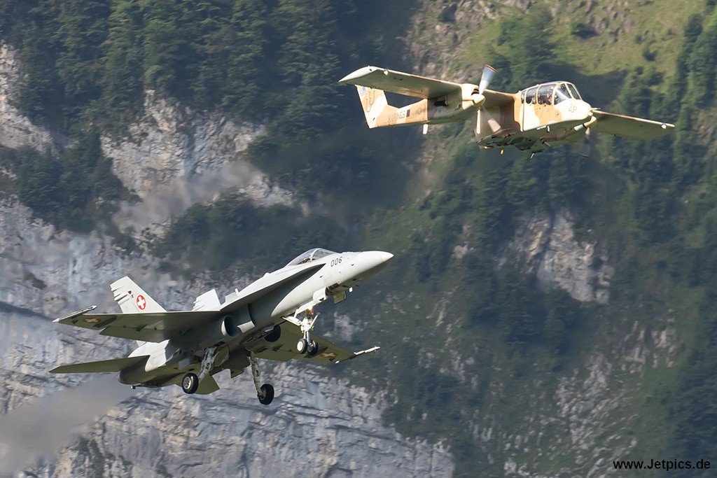 F-AZKM180823b.jpg