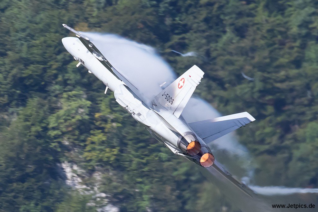 J-5006180823b.jpg