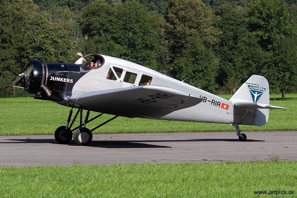 HB-RIA180823.jpg