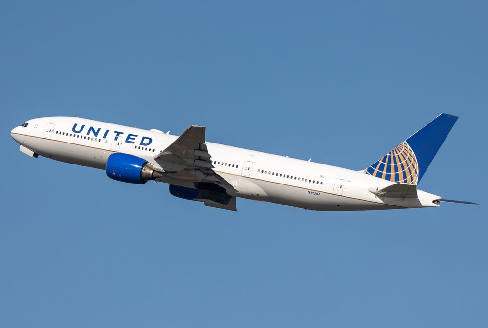 United Airlines / N225UA / Boeing 777-222(ER)