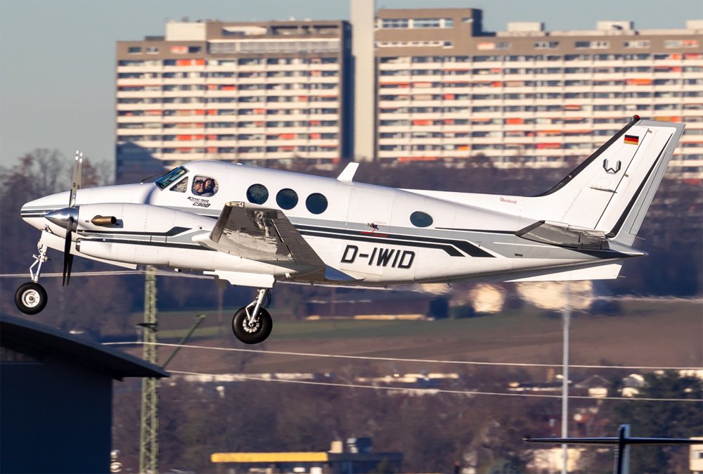 Private / D-IWID / Beechcraft C90B King Air