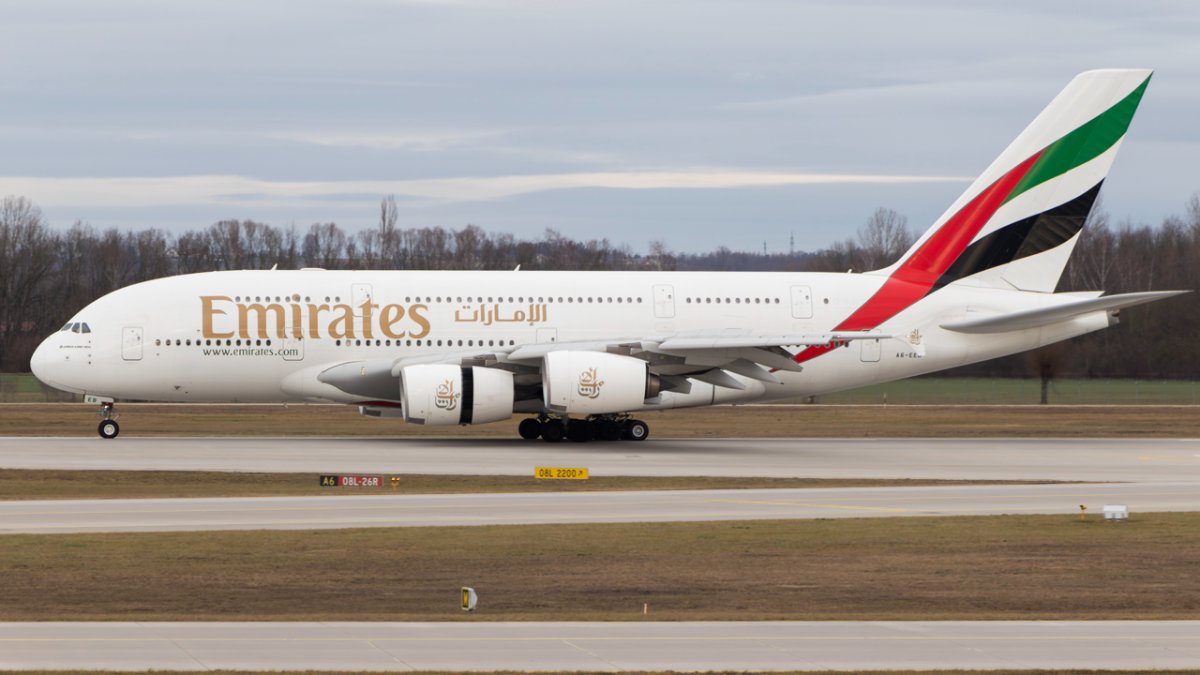 Emirates A6-EEB A380-861