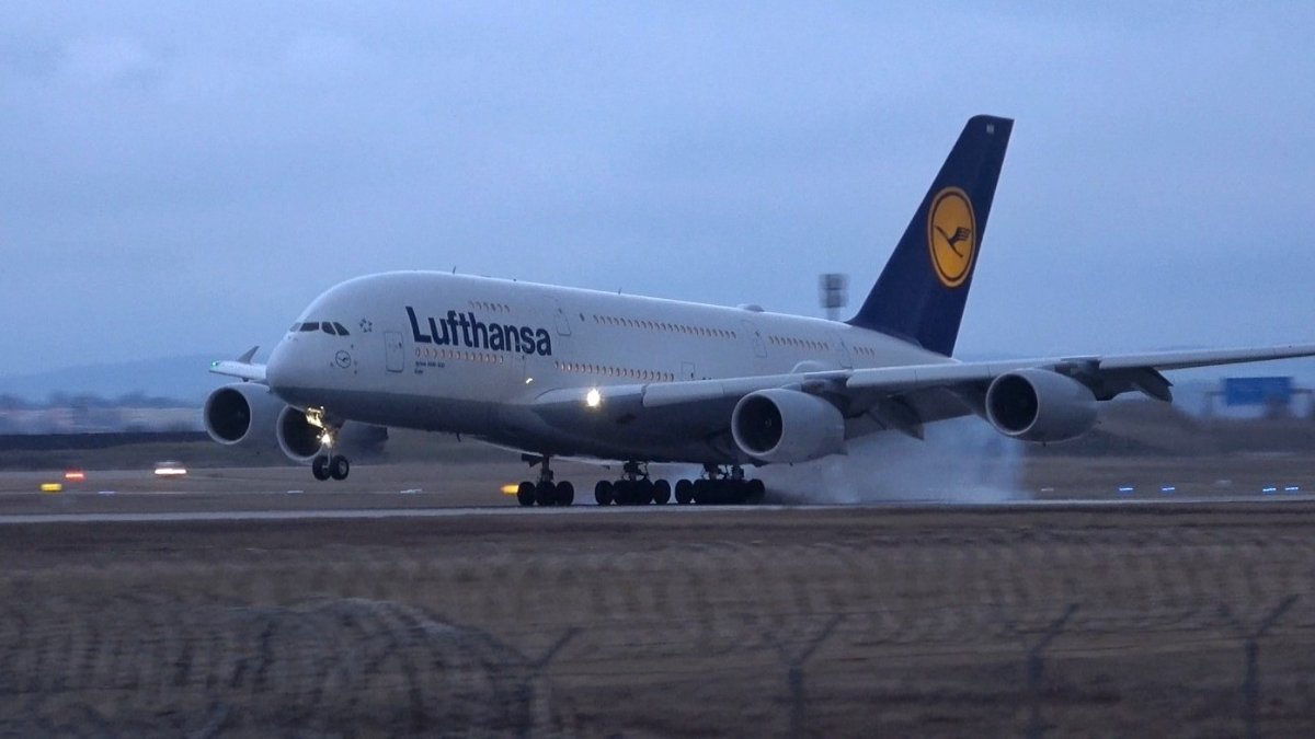 Plane Spotting 90-01~01~01.jpg