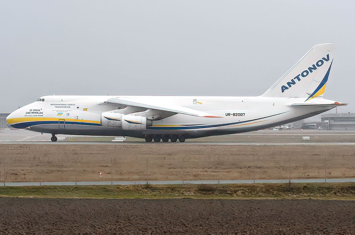 UR-82007.3.jpg